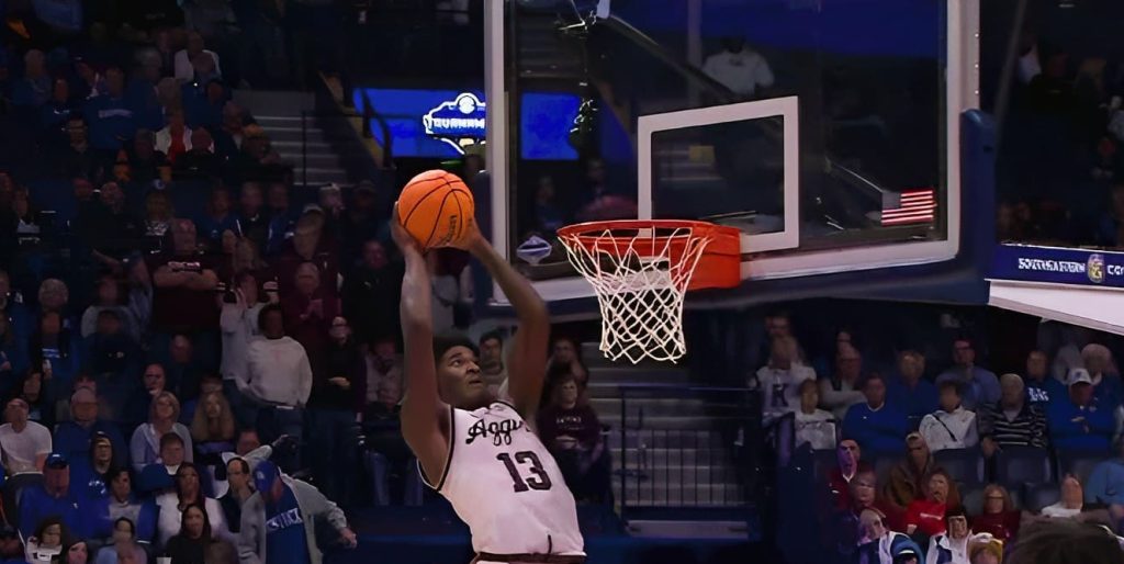 Solomon Washington skies for an alley-oop to increase Texas A&M's lead | SEC Tournament - Quarterfinal