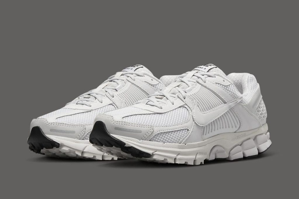Nike-Zoom-Vomero-5-WMNS-Triple-White-FQ7079-100-01.jpg - HQZ