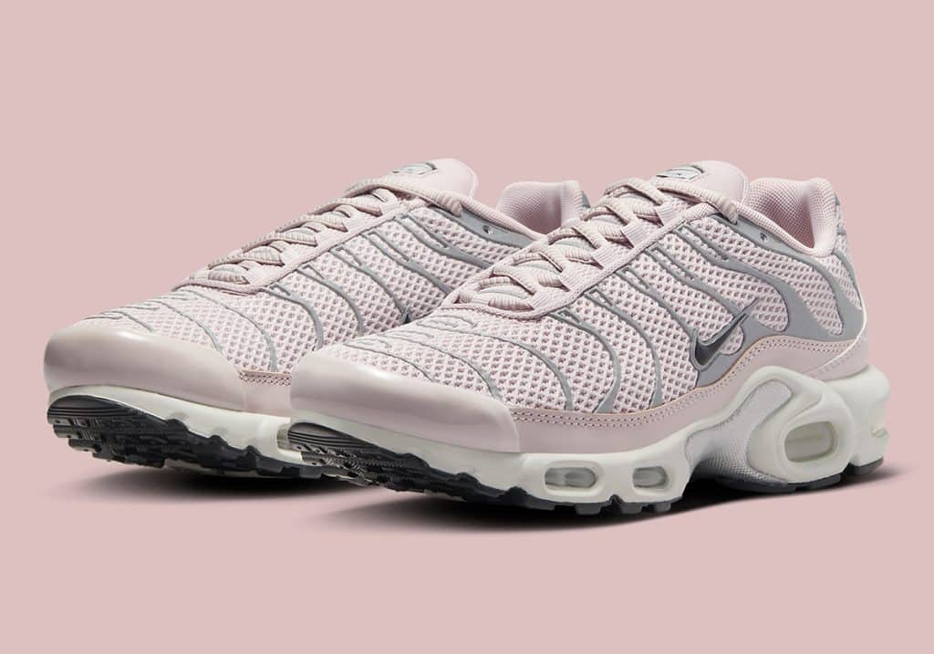 nike-air-max-plus-womens-light-pink-silver-FV8480-001-3.jpg - HQZ