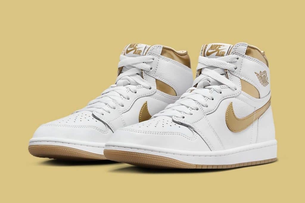 Air-Jordan1-High-OG-WMNS-Metallic-Gold-FD2596-107-01.jpg - HQZ