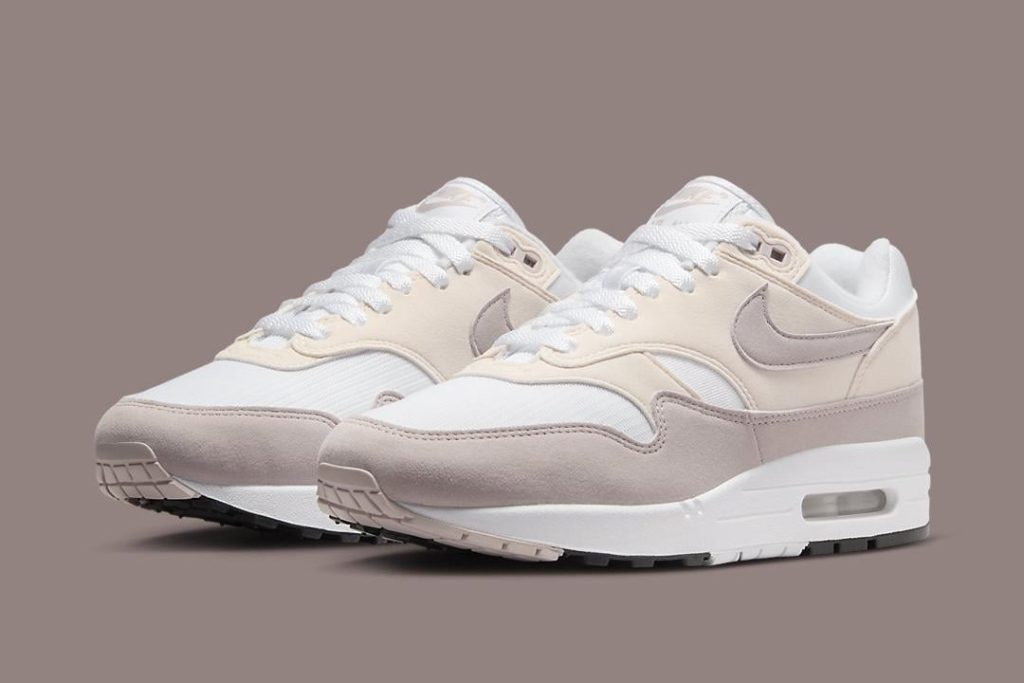 Nike-Air-Max-1-WMNS-Platinum-Violet-DZ2628-106-01.jpg - HQZ