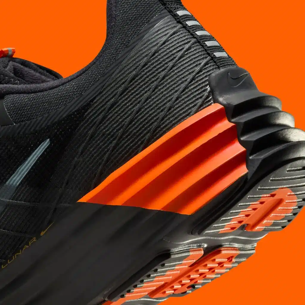 nike-lunar-roam-black-safety-orange-HJ8999-001-6 - HQZ