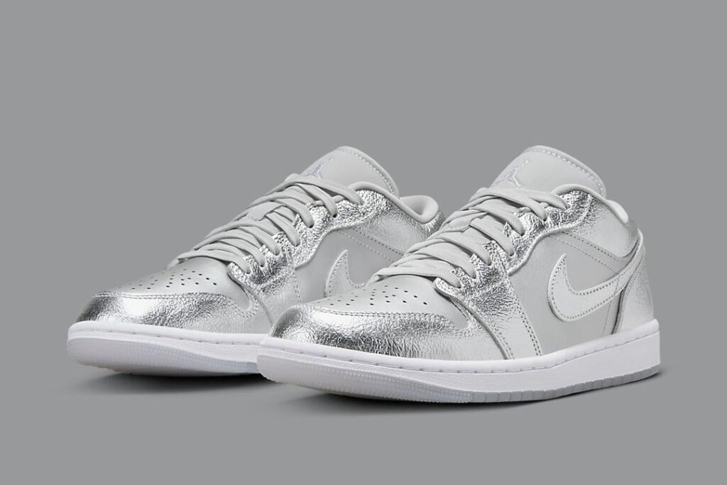 Air-Jordan-1-Low-WMNS-Metallic-Silver-FN5030-001-01.jpg - HQZ