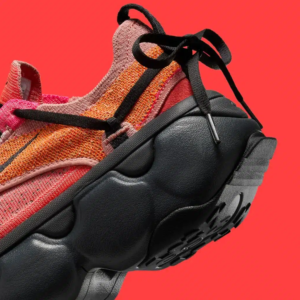 nike-flyknit-bloom-bright-crimson-black-FD2149-600-3 - HQZ