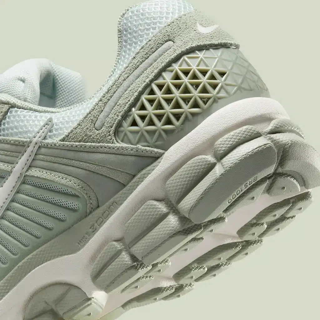 nike-zoom-vomero-5-jade-horizon-phantom-light-silver-1 - HQZ
