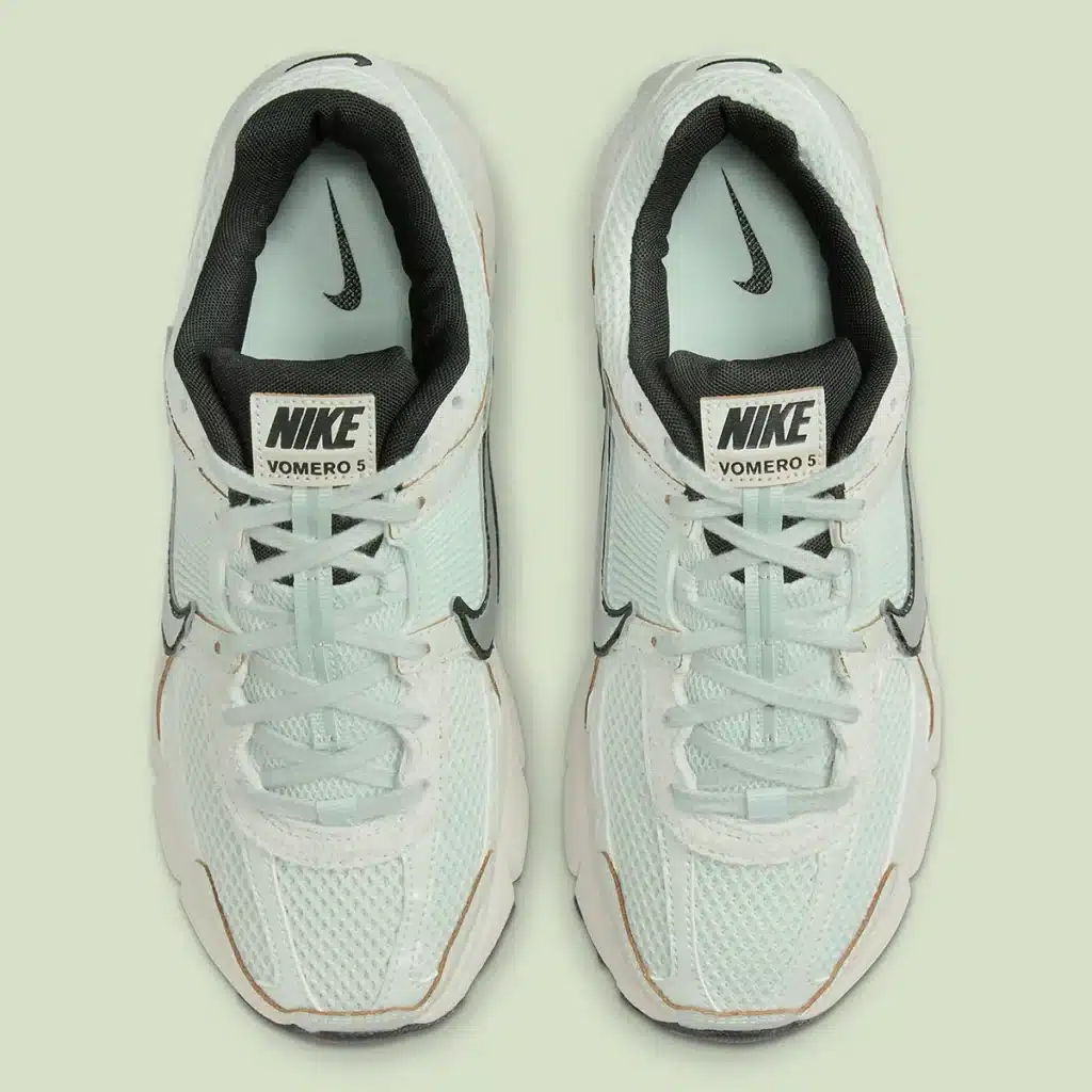 nike-zoom-vomero-5-light-silver-chrome-light-bone-black-fn6742-001-2 - HQZ