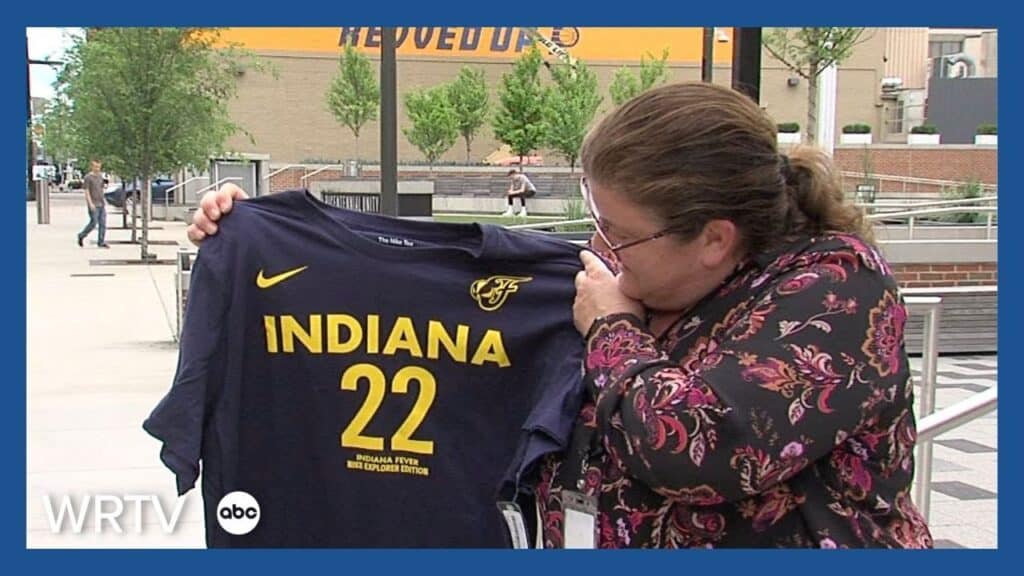 Fever fans gather for Caitlin Clark's preseason debut - HQZ Fever fans gather for Caitlin Clark's preseason debut