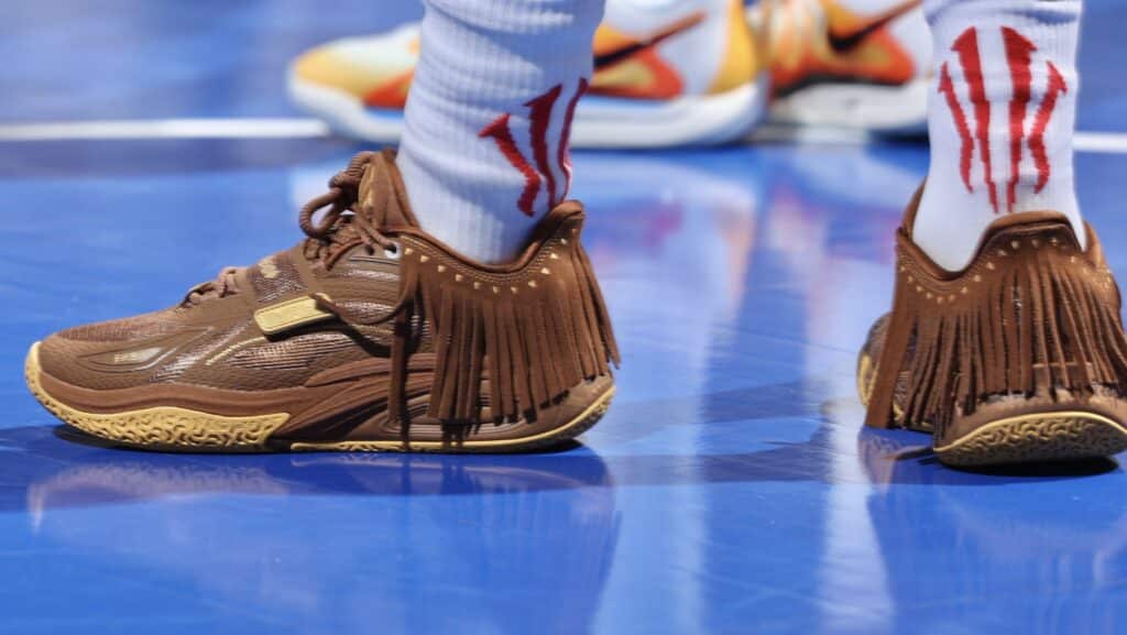 Kyrie Irving is in the Anta KAI 1 “Chief Hélà”