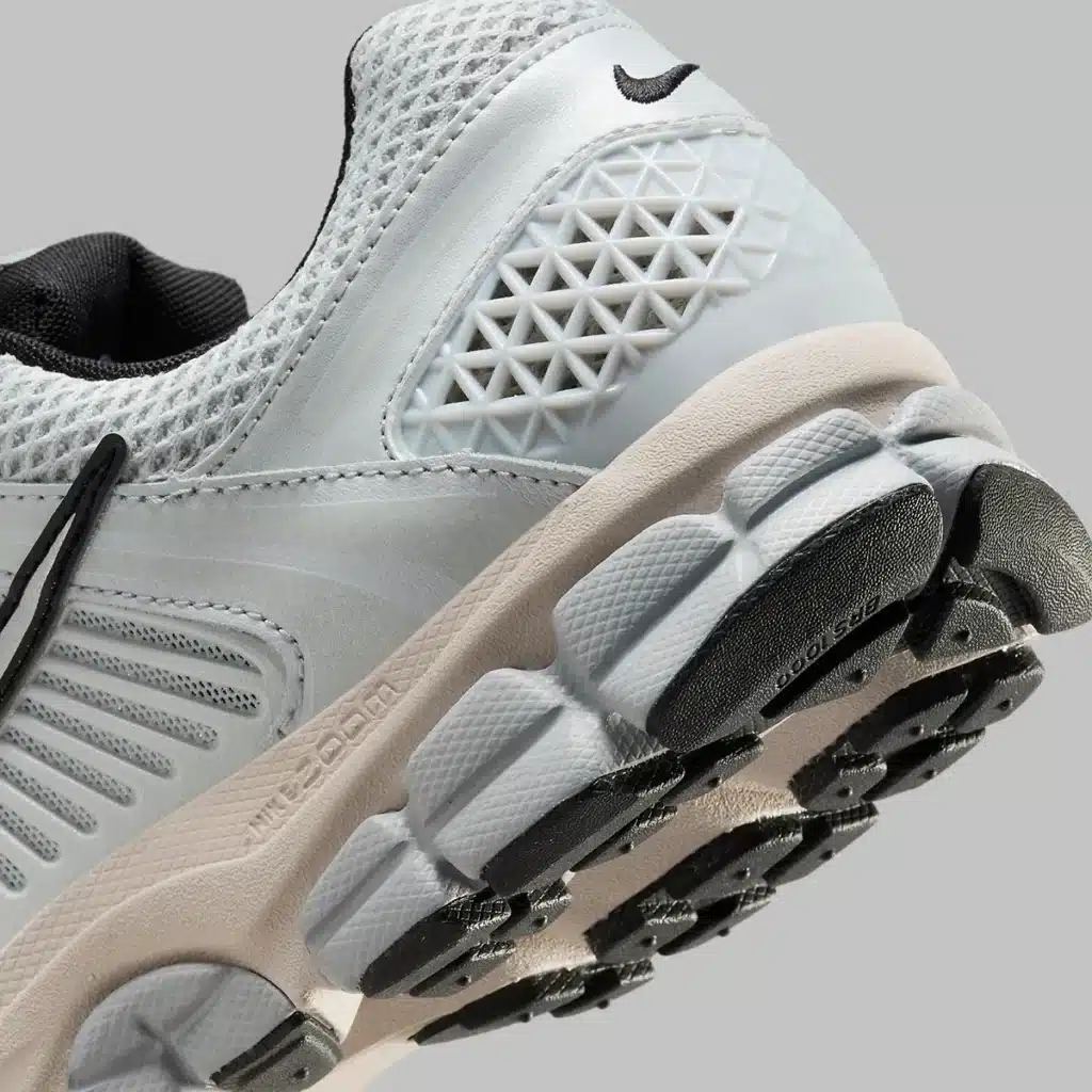 nike-zoom-vomero-5-pure-platinum-light-orewood-brown-fn6742-002-4 - HQZ