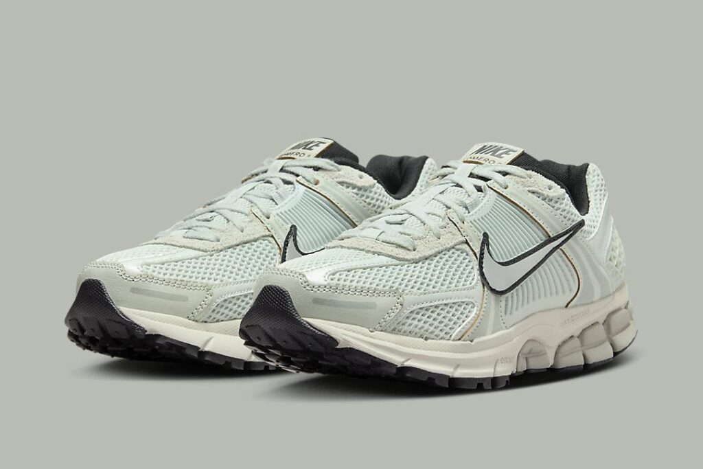 Nike-Zoom-Vomero-5-WMNS-Light-Silver-FN6742-001-01jpg - HQZ