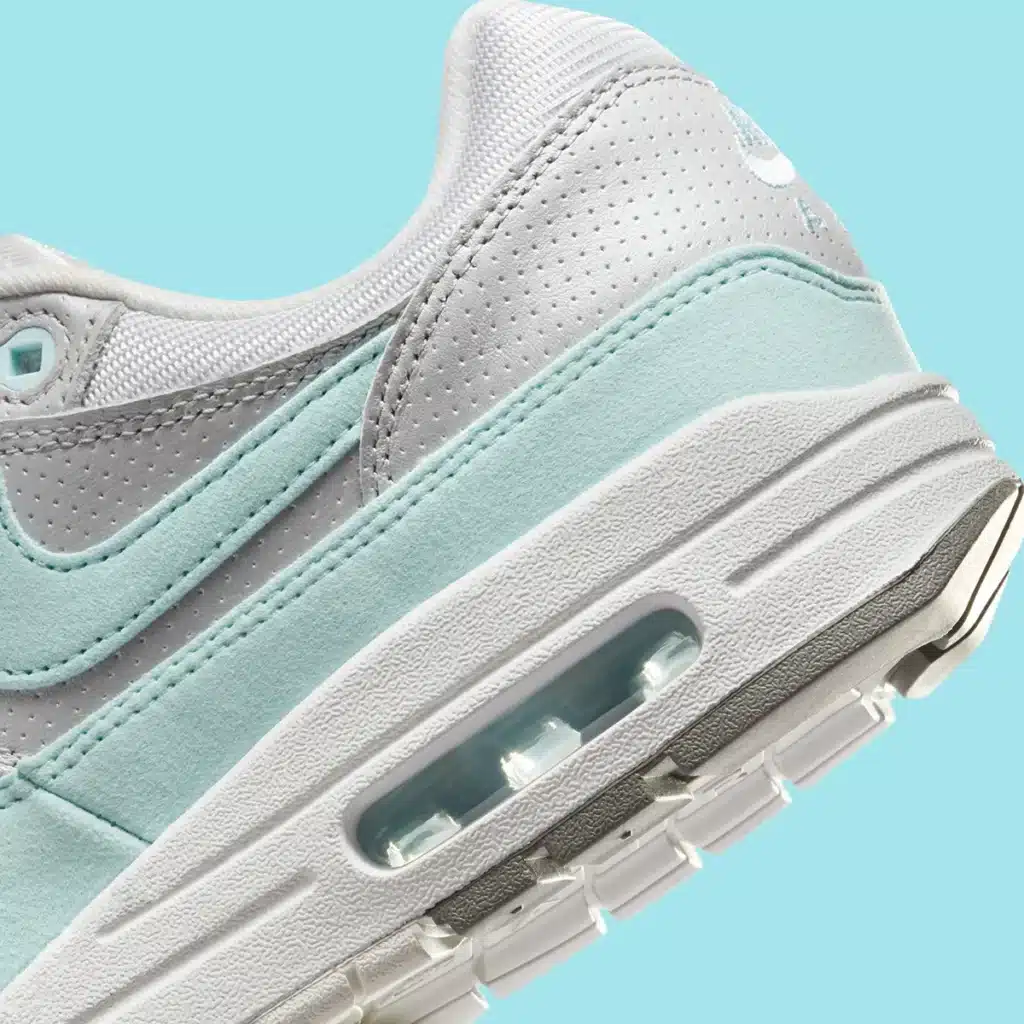 nike-air-max-1-metallic-platinum-flat-pewter-glacier-blue-hf5387-002-3 - HQZ