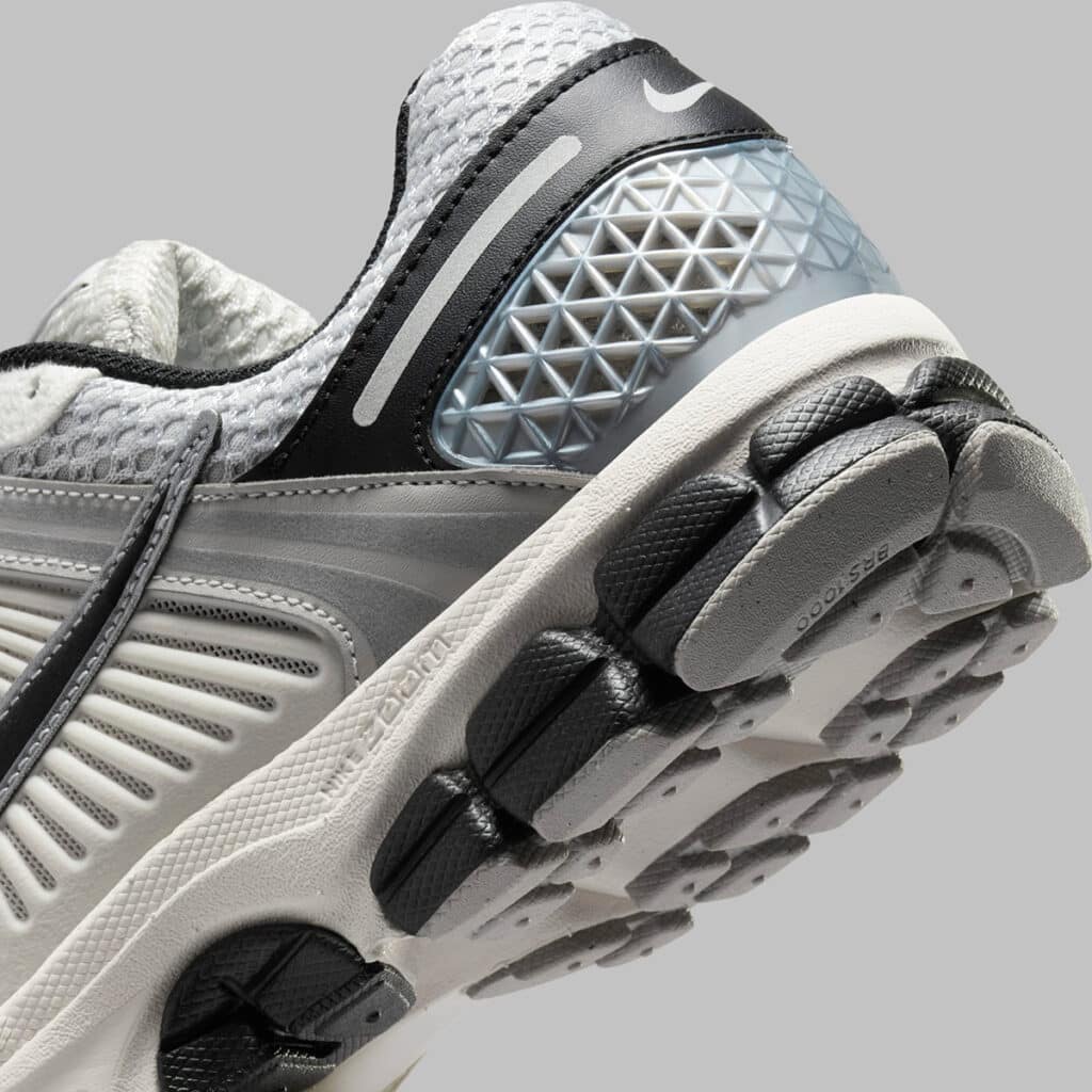 nike-zoom-vomero-5-photon-dust-phantom-black-hq1182-001-7 - HQZ