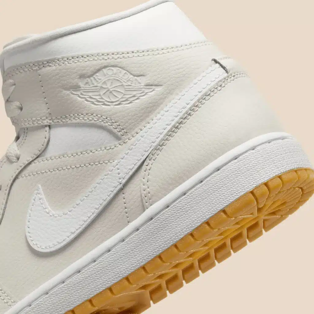 air-jordan-1-mid-light-bone-white-gum-yellow-bq6472-021-3 - HQZ