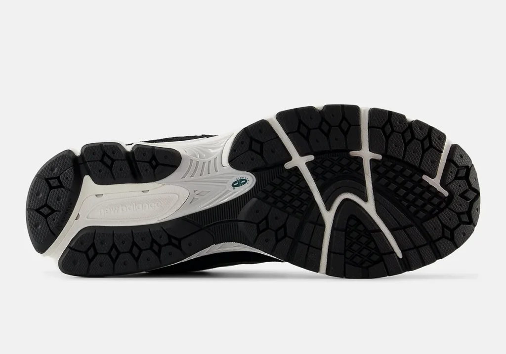 new-balance-2002r-black-green-m2002rra-1 - HQZ