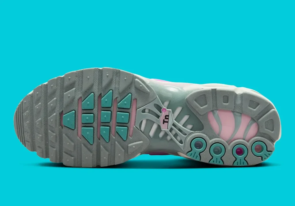 nike-air-max-plus-paw-print-release-date-2 - HQZ