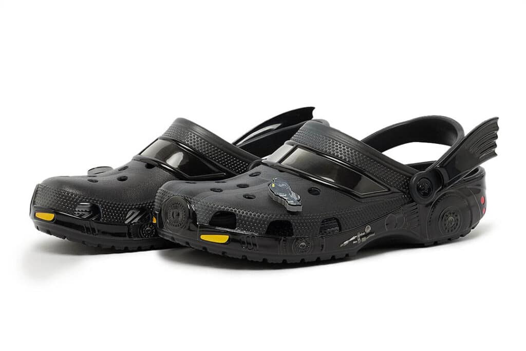 batman-crocs-classic-clog-batmobile-210219-001jpg - HQZ batman-crocs-classic-clog-batmobile-210219-001jpg