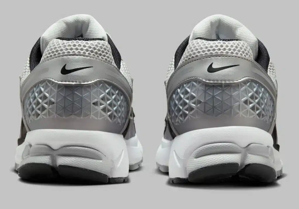 nike-zoom-vomero-5-metallic-silver-pure-platinum-white-black-fj4151-004-1 - HQZ nike-zoom-vomero-5-metallic-silver-pure-platinum-white-black-fj4151-004-1
