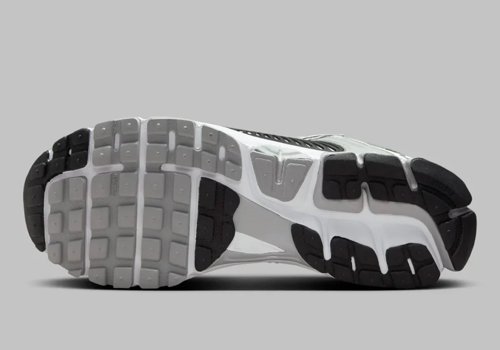 nike-zoom-vomero-5-metallic-silver-pure-platinum-white-black-fj4151-004-6 - HQZ nike-zoom-vomero-5-metallic-silver-pure-platinum-white-black-fj4151-004-6