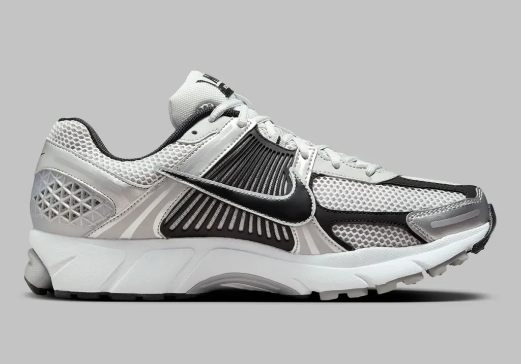 nike-zoom-vomero-5-metallic-silver-pure-platinum-white-black-fj4151-004-7 - HQZ nike-zoom-vomero-5-metallic-silver-pure-platinum-white-black-fj4151-004-7