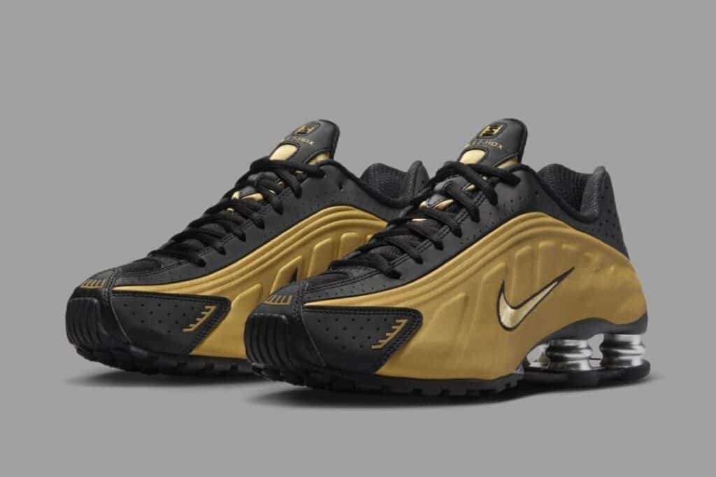 Nike-Shox-R4-BlackMetallic-Gold-AR3565-005-01jpg - HQZ Nike-Shox-R4-BlackMetallic-Gold-AR3565-005-01jpg
