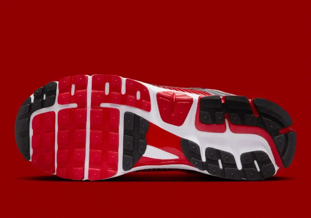 nike-zoom-vomero-5-metallic-silver-black-university-red-white-hv0926-095-5 - HQZ