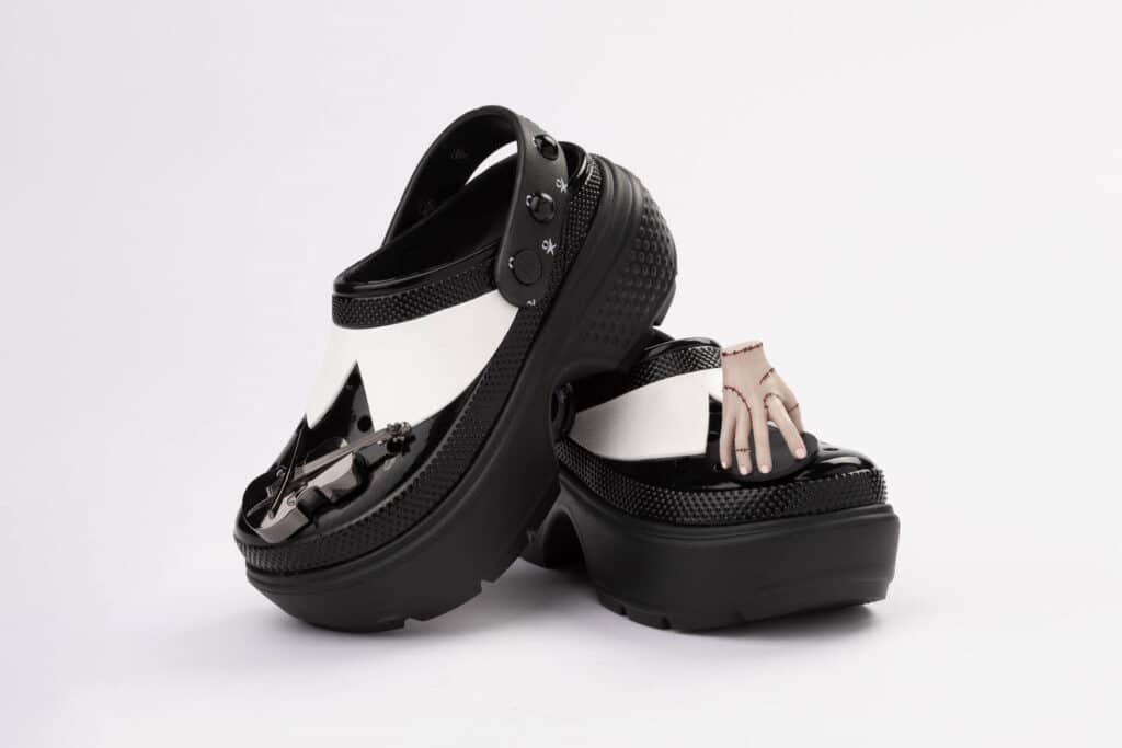 wednesday-crocs-stomp-platform-clog-0jpg