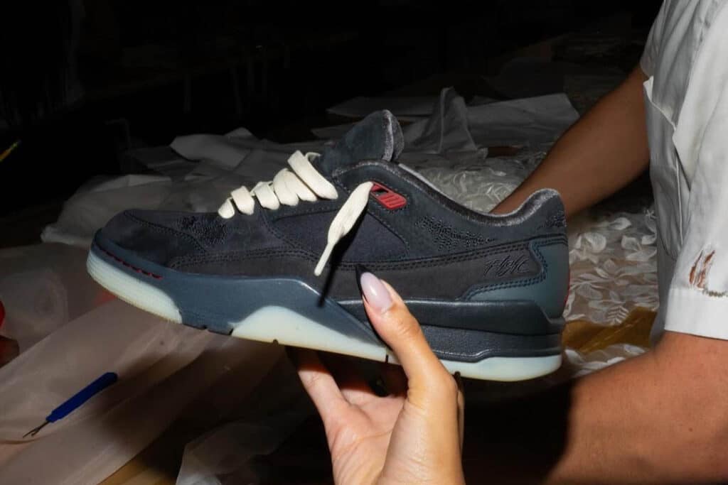 who-decides-war-jordan-flight-court-wmns-bred-hq2958-006jpg - HQZ who-decides-war-jordan-flight-court-wmns-bred-hq2958-006jpg