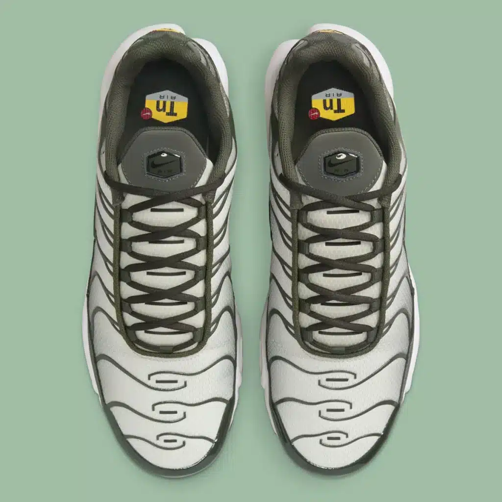nike-air-max-plus-olive-white-dm0032-300-1 - HQZ