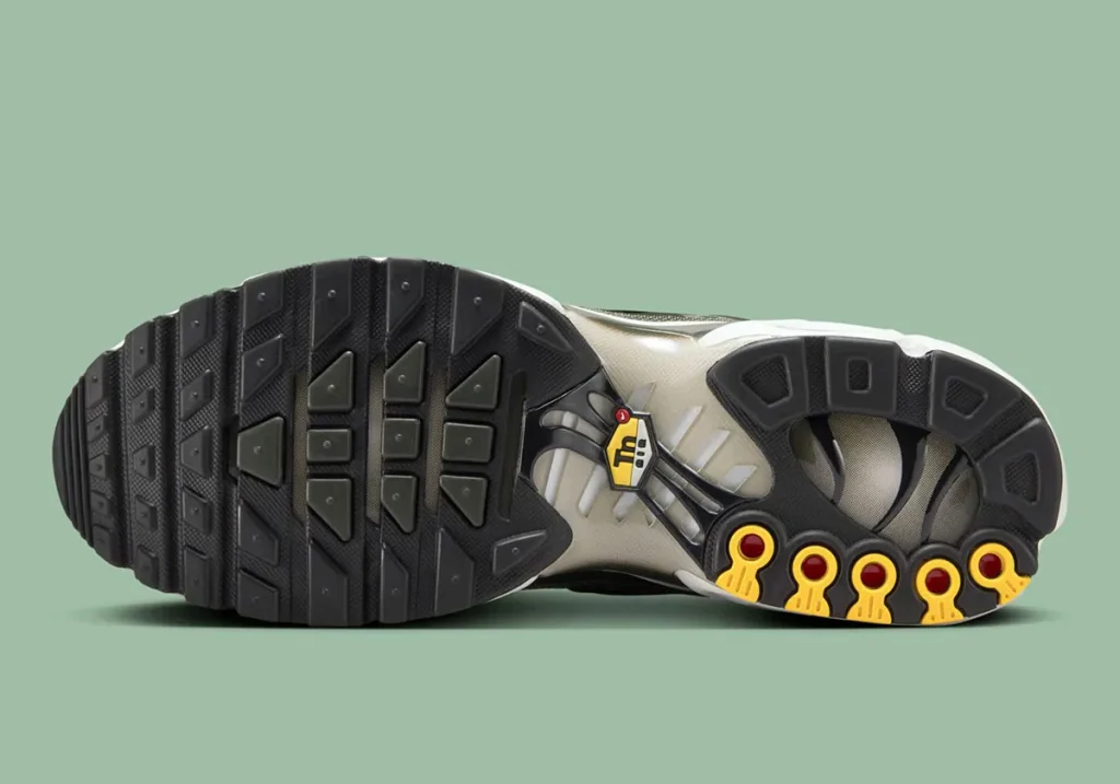 nike-air-max-plus-olive-white-dm0032-300-3 - HQZ
