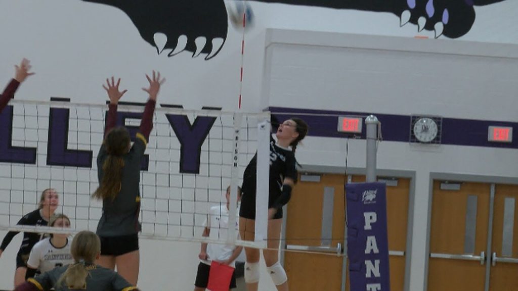 Dakota Valley volleyball battles with top ranked Harrisburg