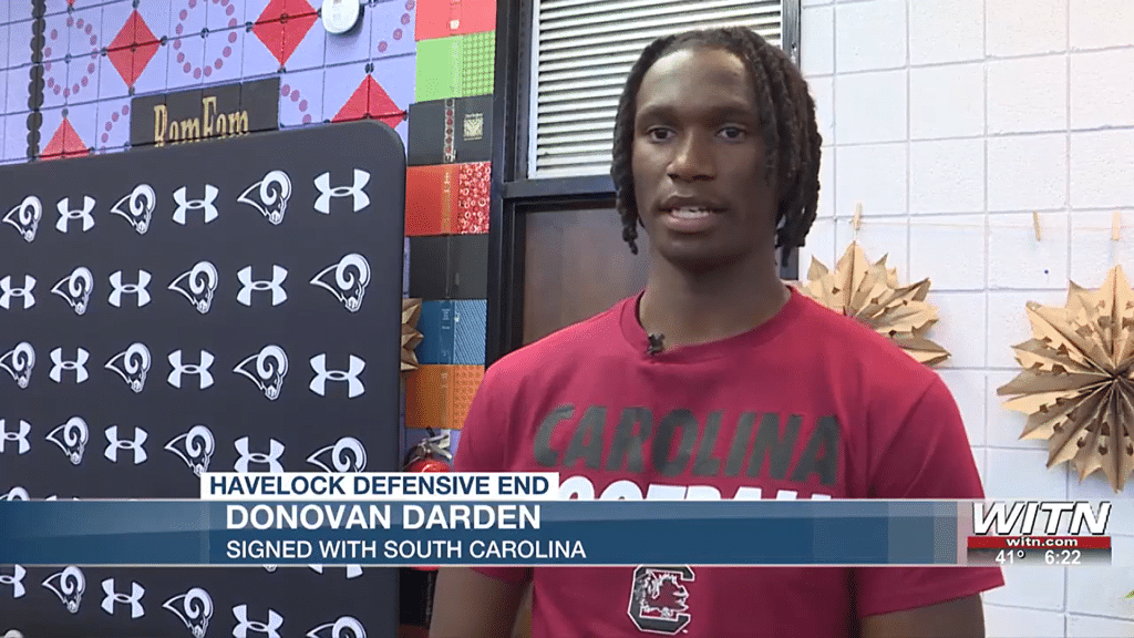 Donovan Darden signs with South Carolina - HQZ Donovan Darden signs with South Carolina