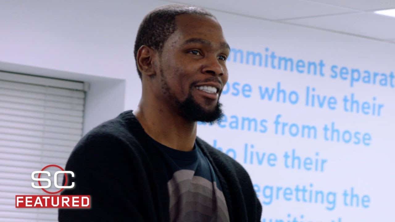 Kevin Durant returns home to help students prepare for the future - HQZ Kevin Durant returns home to help students prepare for the future