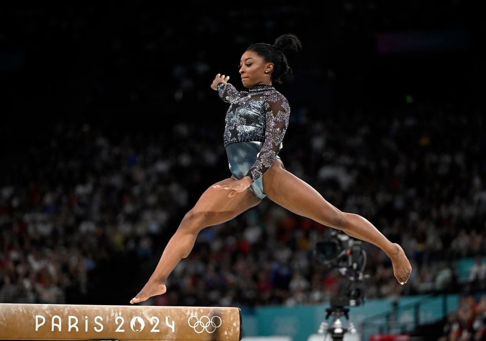 Simone Biles - HQZ Simone Biles performs with the US gymnastics team at the Paris Olympics