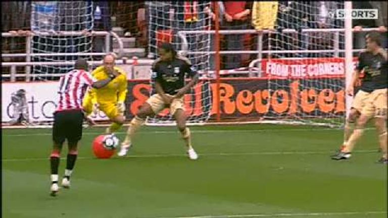 165012893_2695100506001_video-still-for-video-2695153103001 - HQZ A beach ball famously entered a Premier League game between Liverpool and Sunderland in 2009
