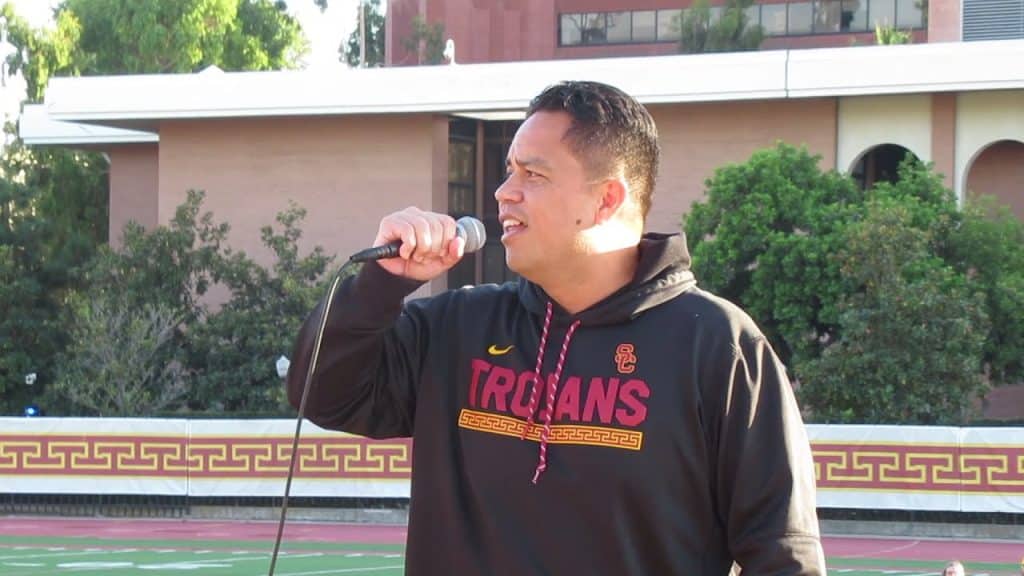 USC Football Alumnus Lenny Vandermade - HQZ USC Football Alumnus Lenny Vandermade