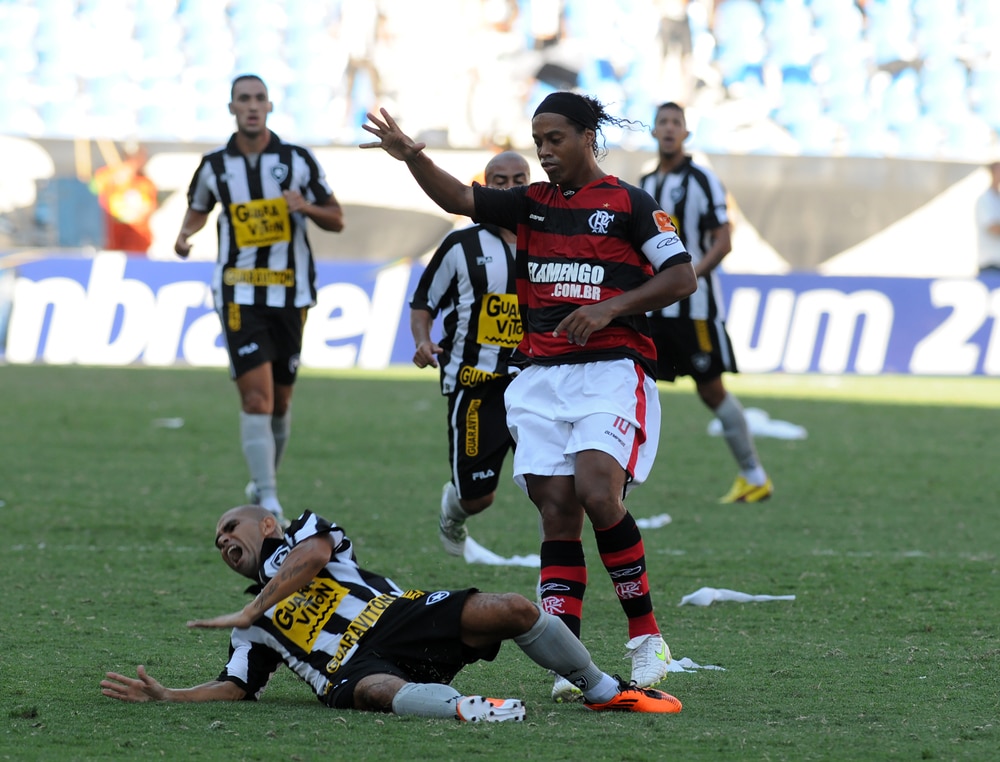 Rio de Janeiro - Brazil, March 9, 2012 .player Ronaldinho Gaucho, disputes the ball during the game between Flamengo and Botafogo, at Maracanã stadium