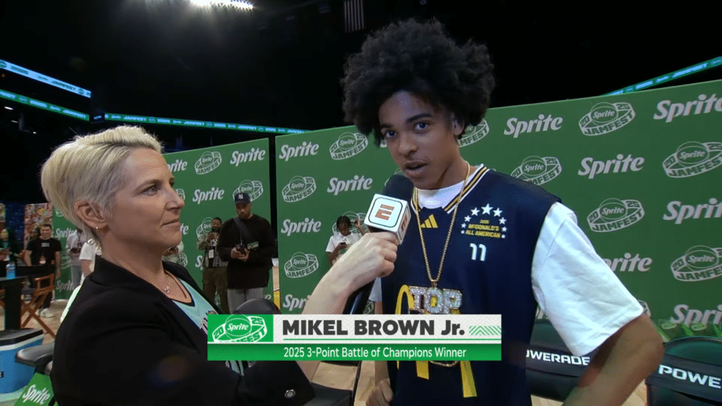 Mikel Brown Jr defeats Aaliyah Chavez with a 28-PT round - HQZ Mikel Brown Jr defeats Aaliyah Chavez with a 28-PT round